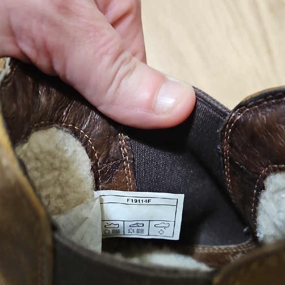 UGG Women's Tan Leather Ankle Boots Size 7.5 - Picture 4 of 6